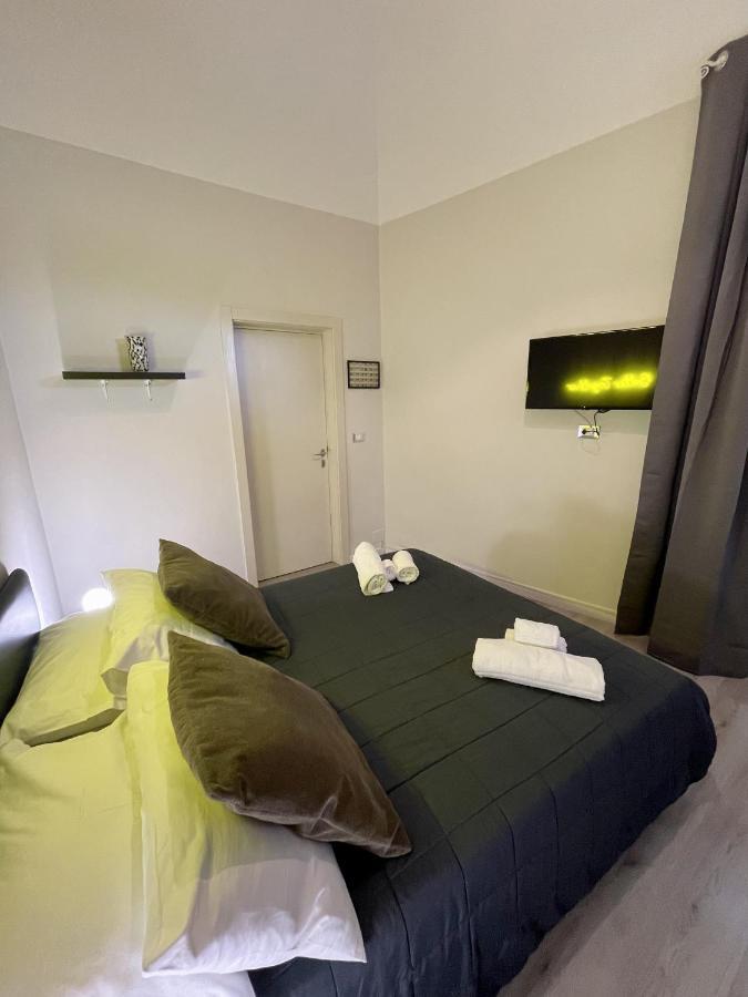 4 Balconi Rooms Paladini B&B E Appartamenti Lecce Ngoại thất bức ảnh