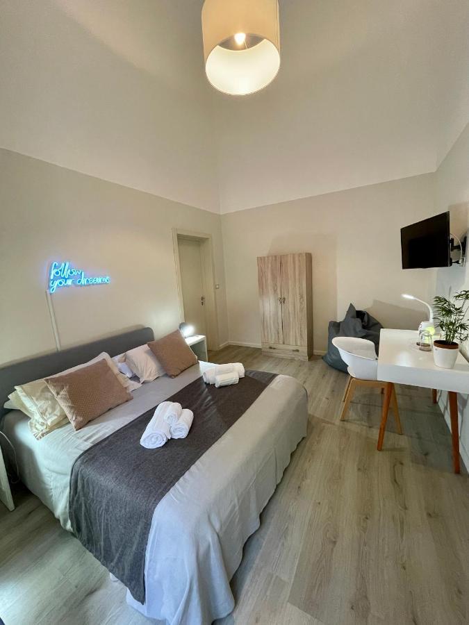 4 Balconi Rooms Paladini B&B E Appartamenti Lecce Ngoại thất bức ảnh