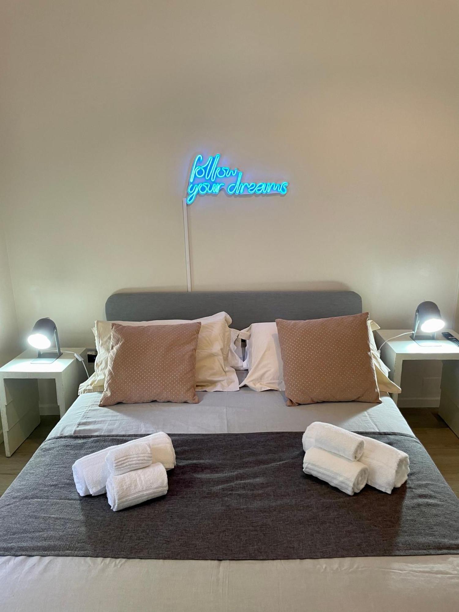 4 Balconi Rooms Paladini B&B E Appartamenti Lecce Ngoại thất bức ảnh