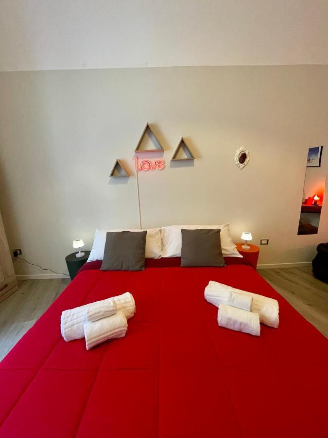 4 Balconi Rooms Paladini B&B E Appartamenti Lecce Ngoại thất bức ảnh