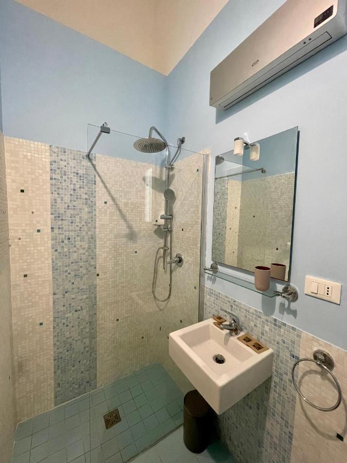 4 Balconi Rooms Paladini B&B E Appartamenti Lecce Ngoại thất bức ảnh