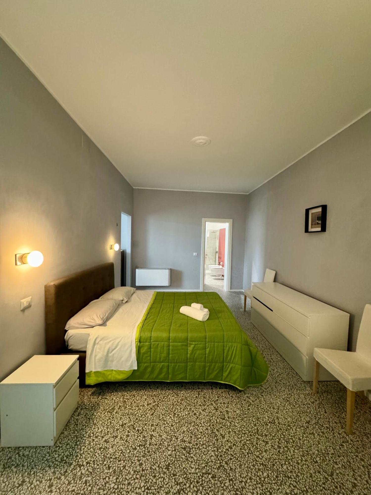 4 Balconi Rooms Paladini B&B E Appartamenti Lecce Ngoại thất bức ảnh