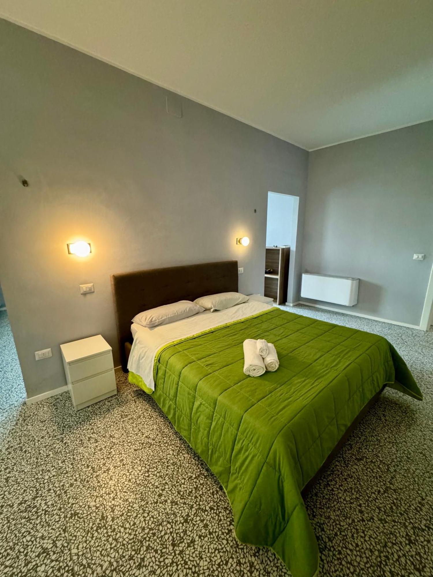 4 Balconi Rooms Paladini B&B E Appartamenti Lecce Ngoại thất bức ảnh