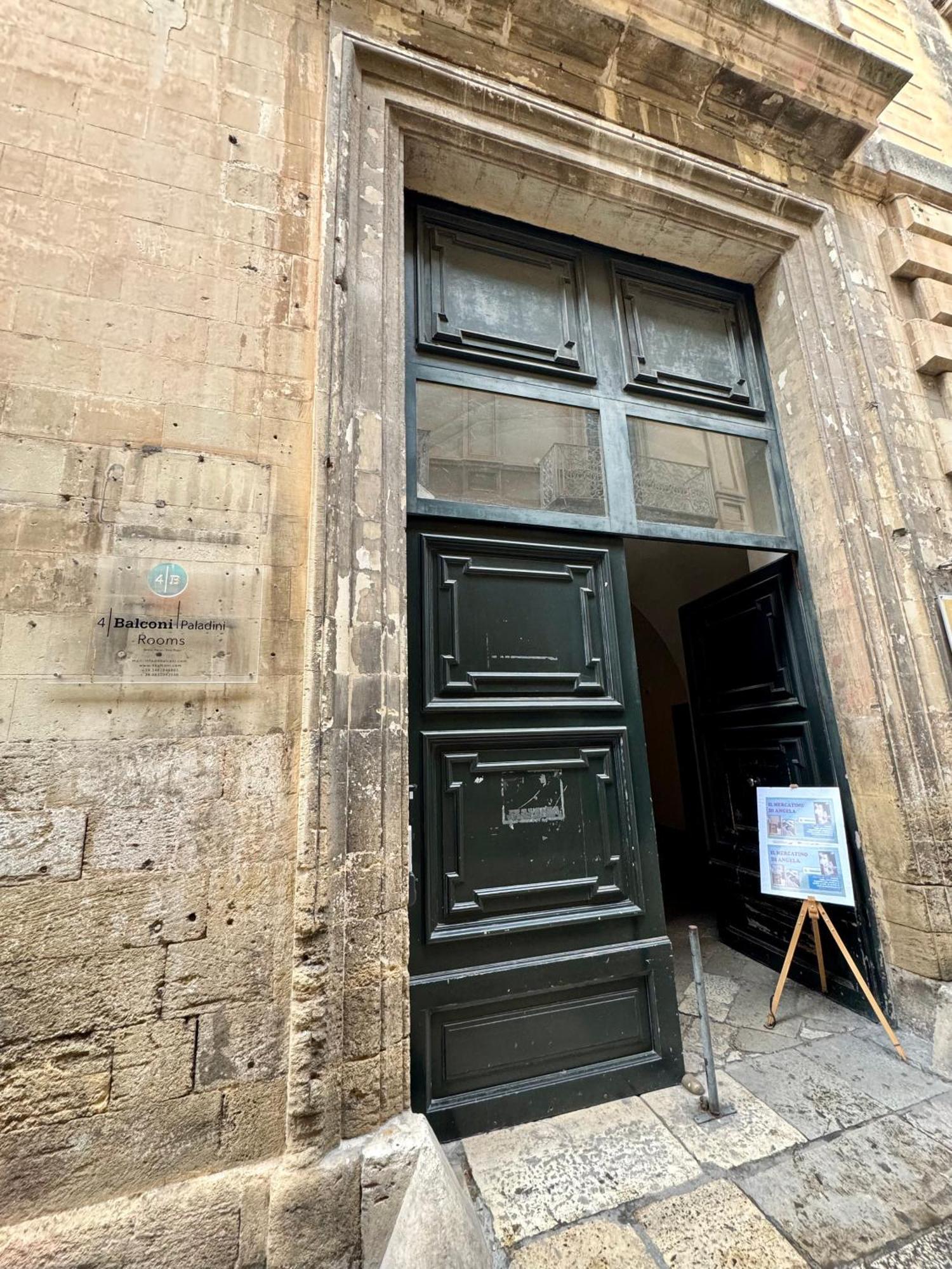 4 Balconi Rooms Paladini B&B E Appartamenti Lecce Ngoại thất bức ảnh